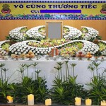 Trang trí bàn thờ tang lễ bằng hoa tươi sang trọng
